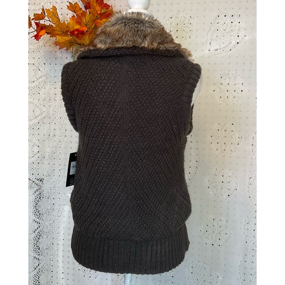 Black Rivet Sweater Vest Glll size XL JR with Faux Collar & Fleece Lined SALE❗️ - Picture 2 of 15